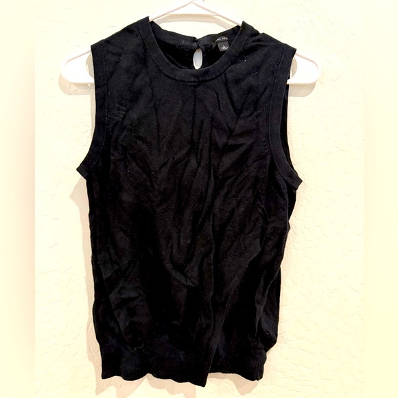 Banana Republic Sweaters - Banana Republic sweater tank in size L.